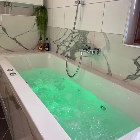 Wunderschoene Am Mit Sauna & Whirlpool * אונטרטרזן