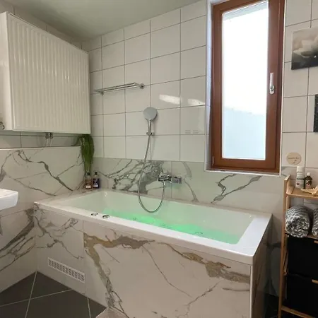 Wunderschoene Am Mit Sauna & Whirlpool דירה *